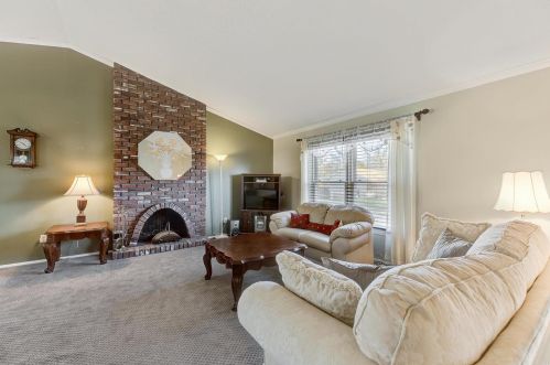 11529 Patty Ann Dr, Saint Louis, MO 63146-5454