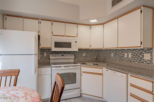 1040 Calle De Ln Temporada, Green Valley AZ 85614-1964 exterior