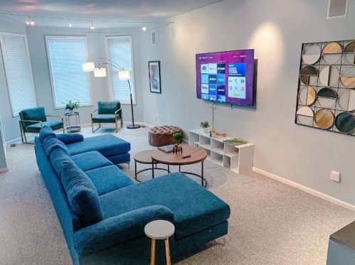 2743 Greenview Ave, Chicago IL 60657-4007 exterior