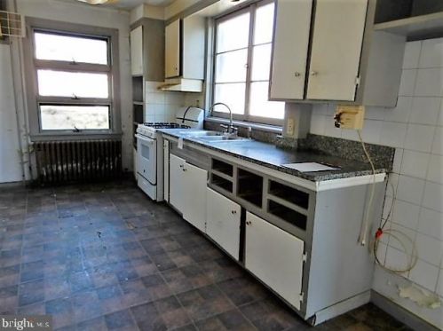 704 Quinton Ave, Trenton NJ 08629-2402 exterior