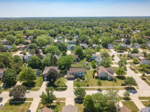 1049 Cedar Crst Dr, Bull Valley IL 60014-6931 exterior