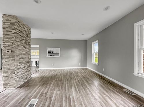 19433 22 Mile Rd, Macomb Township MI 48044-1706 exterior