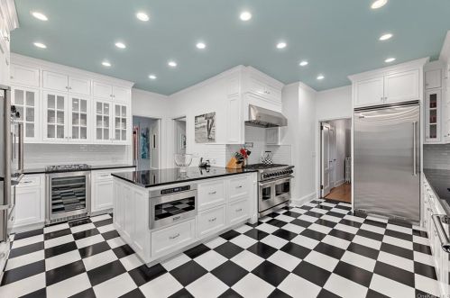 4 Whippoorwill Rd, Armonk NY 10504-1108 exterior