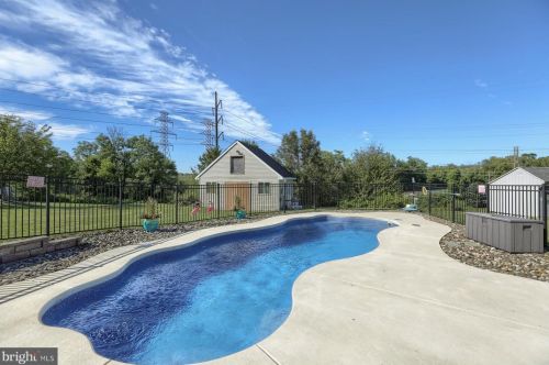 107 Doreen Dr, Hummelstown PA 17036-2725 exterior