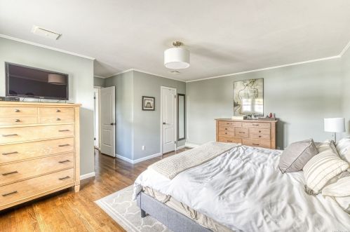 180 Cockonoe Ave, Babylon NY 11702-1904 exterior