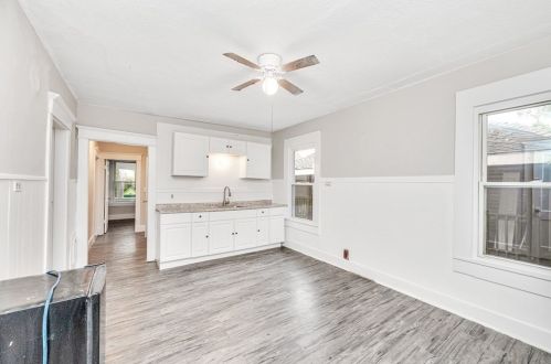 17 Carlisle St, Springfield, MA 01109-2806