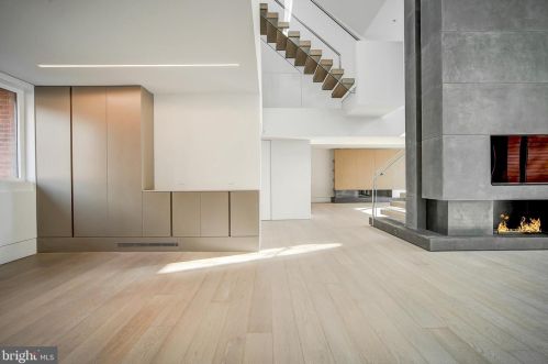 110 Delancey St, Philadelphia PA 19103-6409 exterior