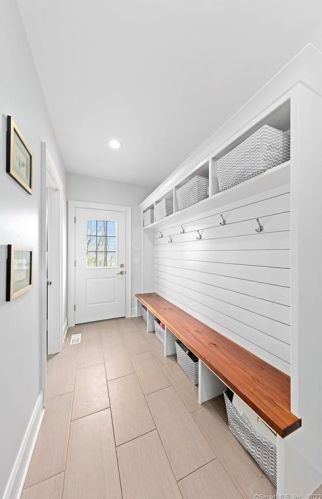 18 Ox Yoke Ln, Norwalk CT 06851-1708 exterior