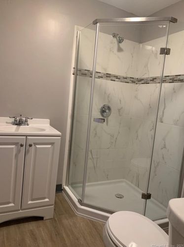 121 Barber St, Windsor CT  06095-4416 exterior