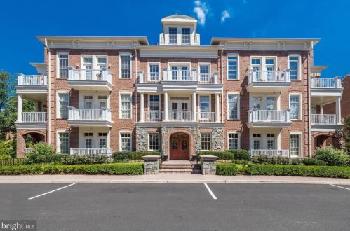 7222 Farm Meadow Ct, Mc Lean VA  22101-5657 exterior