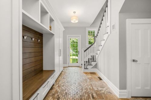 26 Stag Ln, Greenwich CT 06831-3128 exterior