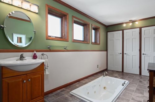 2916 County Road B, Manitowoc WI 54220-8950 exterior