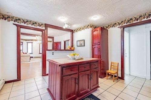 99 Euclid Ave, Springfield, MA 01108-1725