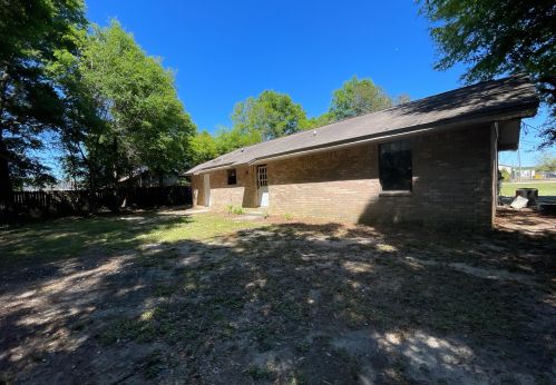 5595 Airport Rd, Milton FL 32583-8652 exterior