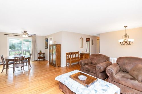 51 Pioneer Dr, Windsor CT exterior