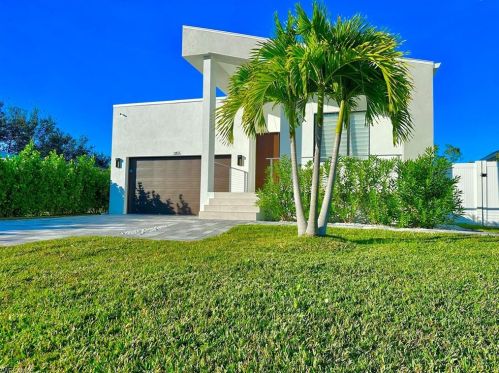 3155 Karen Dr, Naples, FL 34112-7364