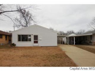 320 Edgewood Dr, Pekin, IL 61554-3882