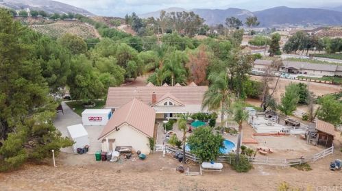 38325 De Portola Rd, Temecula CA 92592-8984 exterior