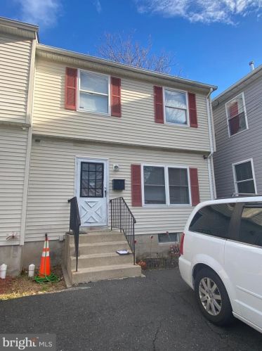 28 Jefferson St, Paterson, NJ 07522-1747