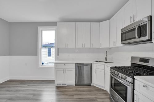 9329 Luella Ave, Chicago IL 60617-3930 exterior