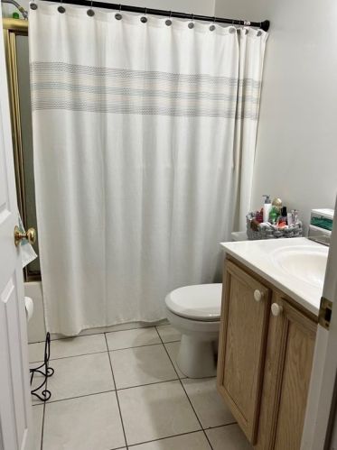 60 Arnold Ave, Springfield MA 01119-1406 exterior