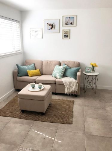 320 Rossmore Dr, Oxnard CA  93035-4465 exterior