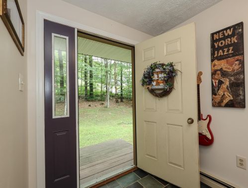 247 Elm St, Concord NH 03303-3322 exterior