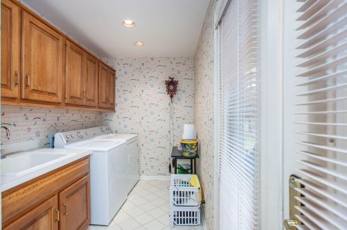 3461 Charlevoix Dr, Grand Rapids MI 49546-7061 exterior