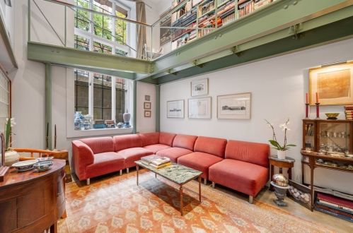 27 Chestnut St, Boston, MA 02108