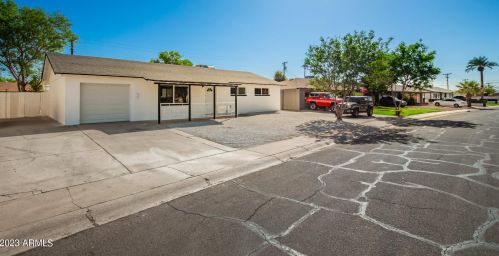 2925 42nd Ave, Phoenix AZ  85019-4323 exterior