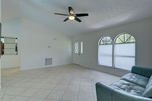 174 Parish Ter, Fort Pierce FL  34984-3636 exterior