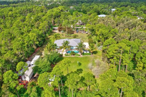 5502 Southwind Trl, Fort Pierce FL 34951-3557 exterior