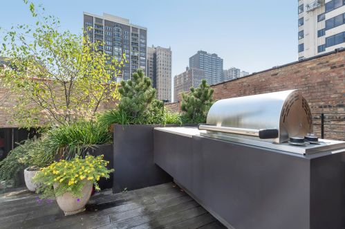 1521 State Pkwy, Chicago IL 60610-1613 exterior