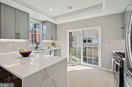 2200 Kater St, Philadelphia PA 19146-1139 exterior