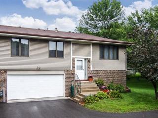 547 Ravoux Rd, Chaska, MN 55318-3405