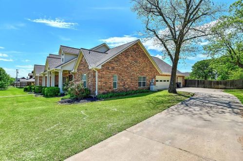 1757 Woodlake Rd, Denison TX 75021-8020 exterior