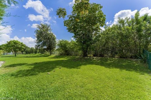 701 Grand Rpd Blvd, Naples FL 34120-4467 exterior