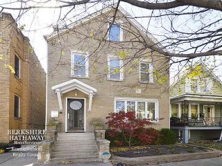 2469 Hutchinson St, Chicago, IL 60618-2809