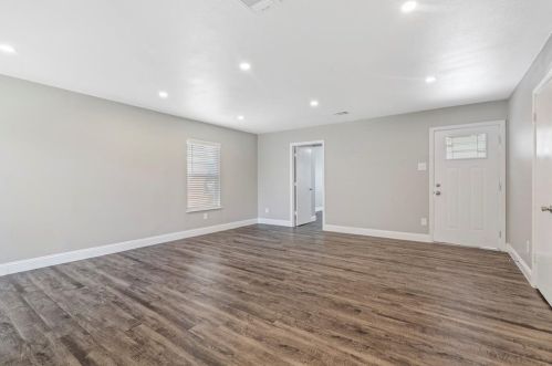 3239 Alaska Ave, Dallas TX  75216-5127 exterior