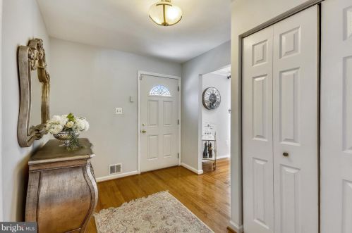 10 Grovepoint Ct, Rockville MD 20854-5505 exterior