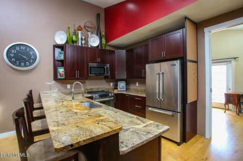 15 Franklin St, Lenox, MA 01240-2303