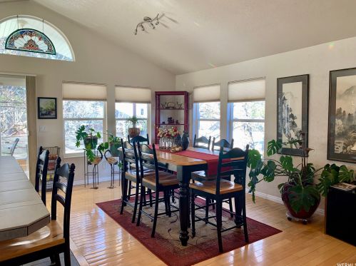 8672 Aspen Way, Sandy UT 84093-1827 exterior