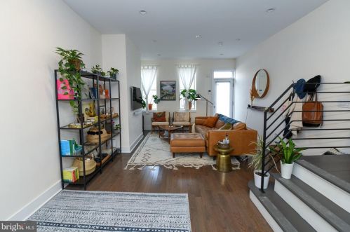 2203 Cumberland St, Philadelphia PA 19125-1732 exterior