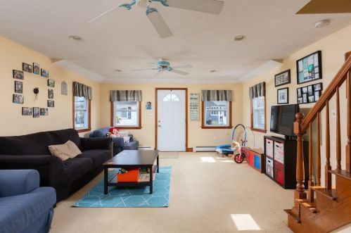 137 Palmer St, Quincy, MA 02169-3329