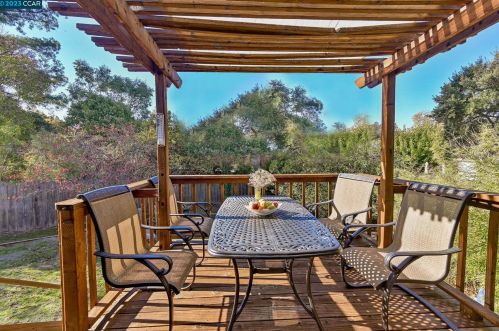 303 Sunset Rd, Concord CA 94523-2611 exterior