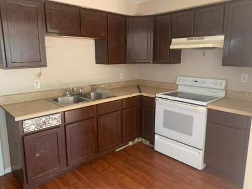 9413 12th St, Tampa, FL 33612-8526