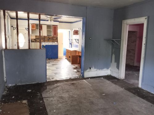 1947 20th St, Milwaukee, WI 53204-3735