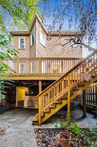 1235 Barry Ave, Chicago, IL 60657-4209