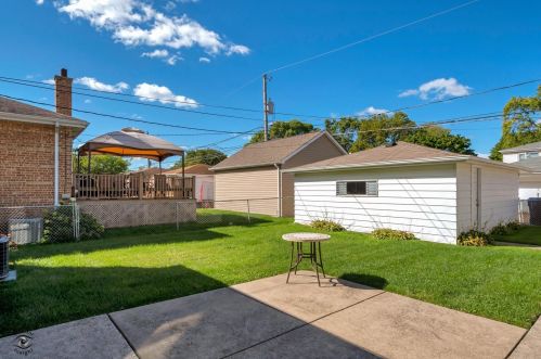 10108 Washtenaw Ave, Chicago IL 60645-3228 exterior