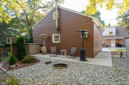 912 Westend Ave, Grand Rapids MI 49504-3847 exterior